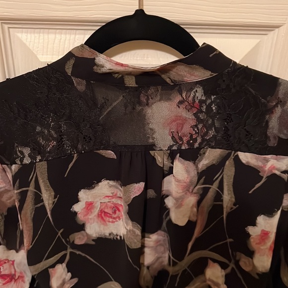 White House Black Market floral top - Picture 6 of 7